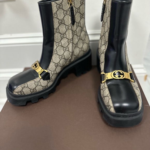 Shoes - Picture 6 of 8